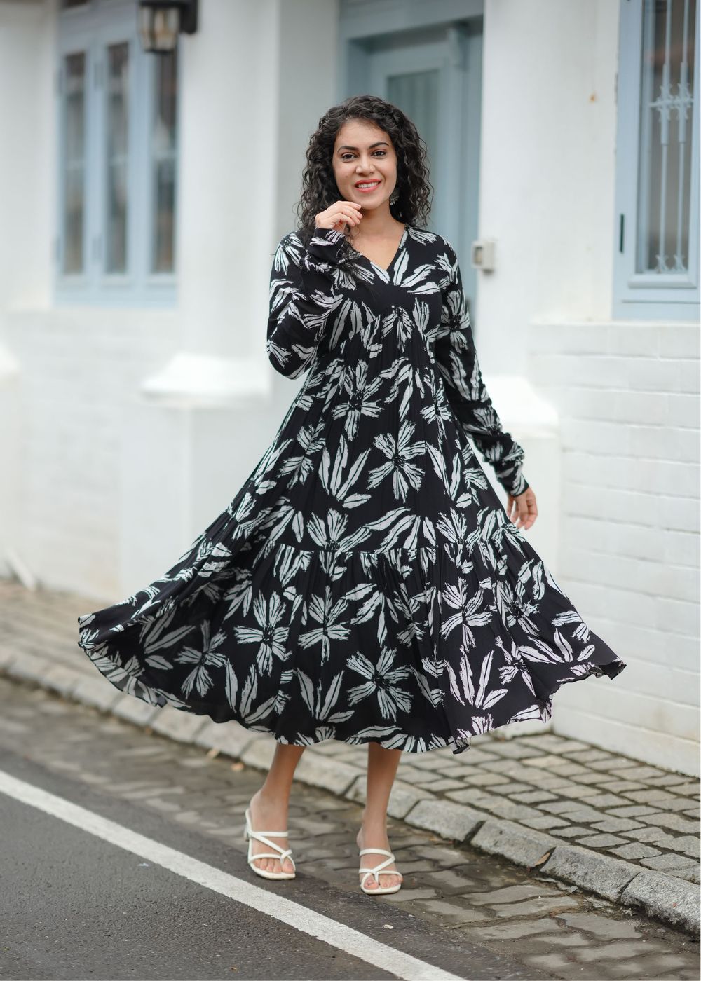 Black Willow – Timeless Elegance in a Graceful Silhouette