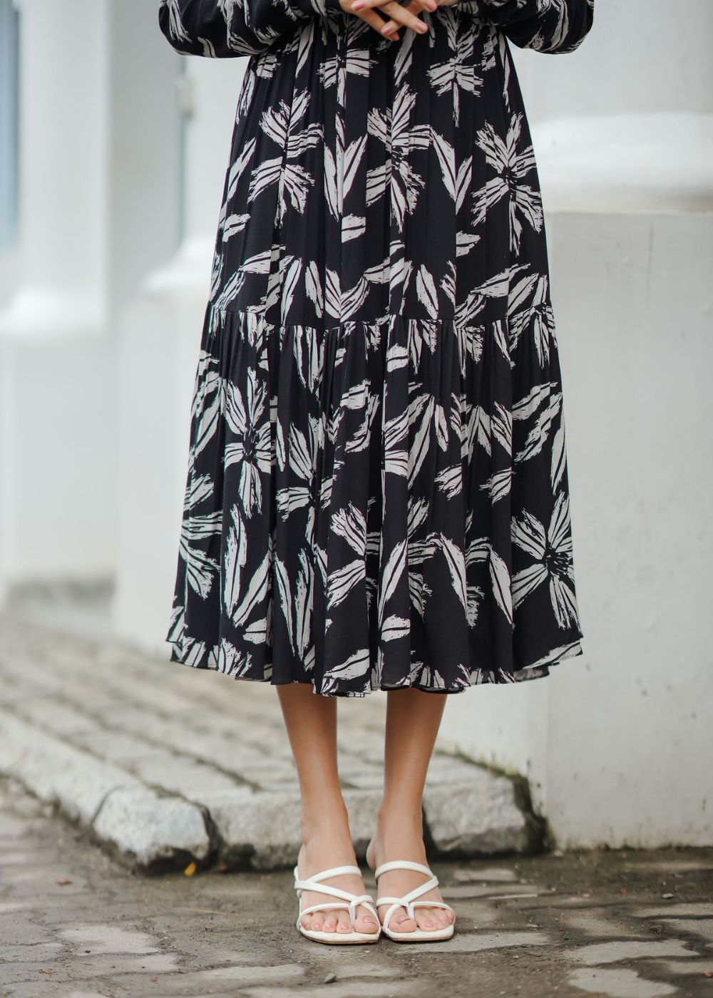 Black Willow – Timeless Elegance in a Graceful Silhouette
