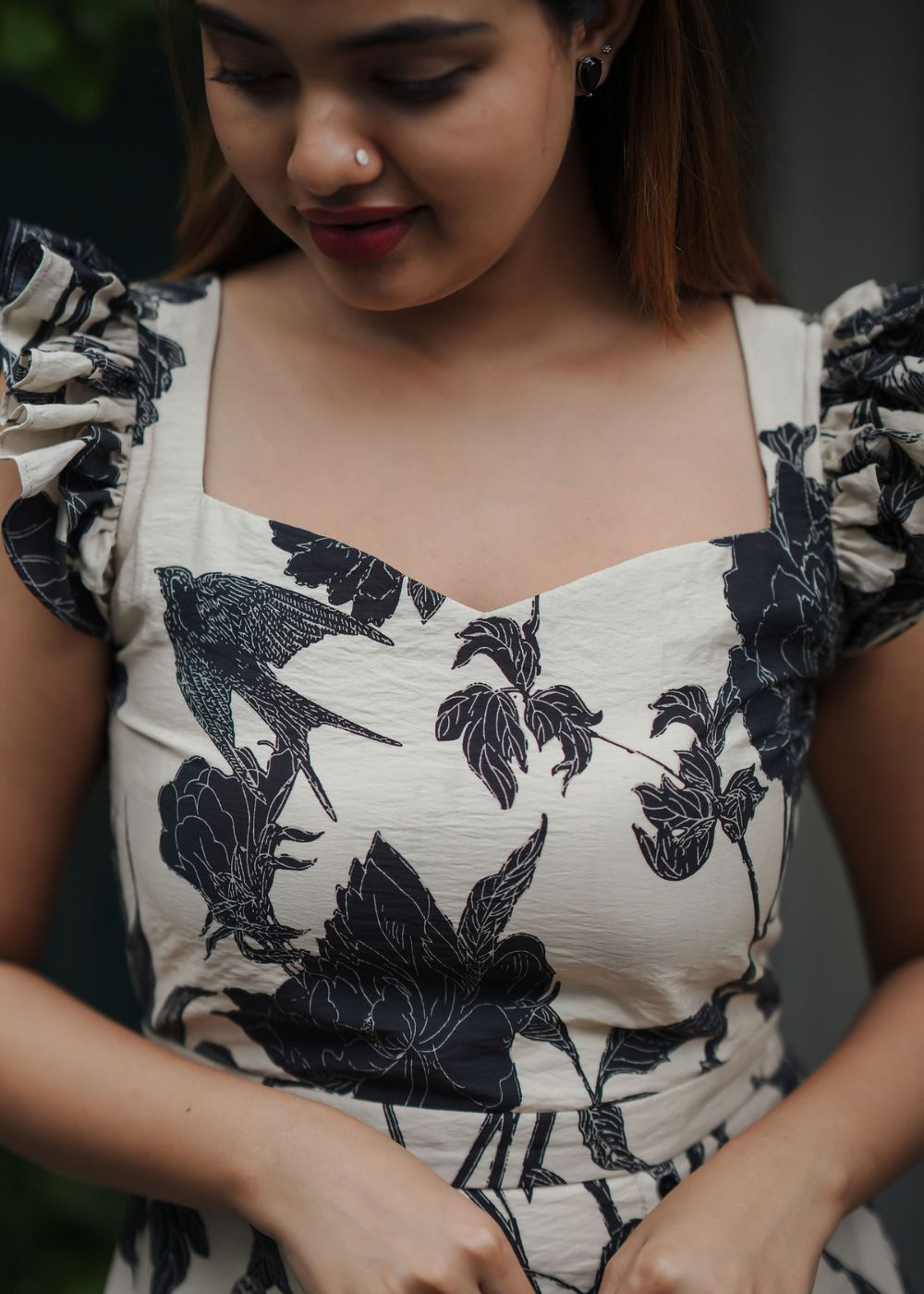 Ink Bloomtide – Artistic Floral Flow with a Contemporary Edge