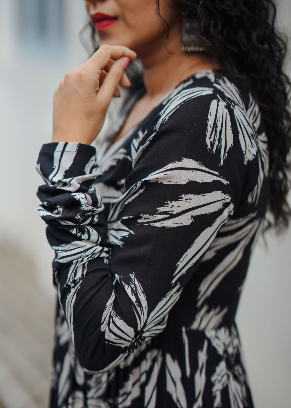 Black Willow – Timeless Elegance in a Graceful Silhouette