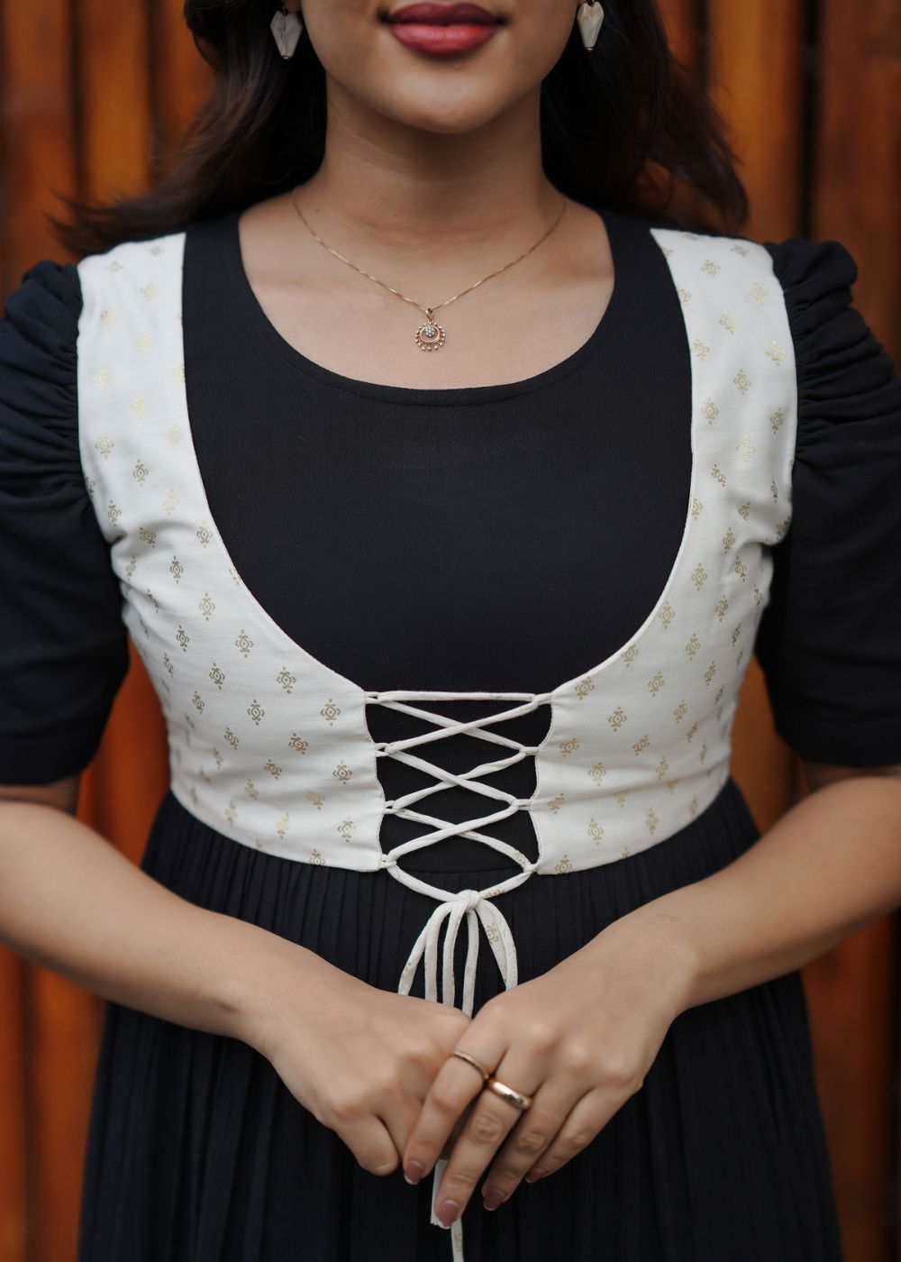 Black Rhapsody – Bold Elegance in a Timeless Silhouette