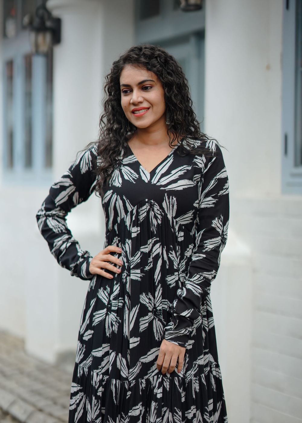 Black Willow – Timeless Elegance in a Graceful Silhouette