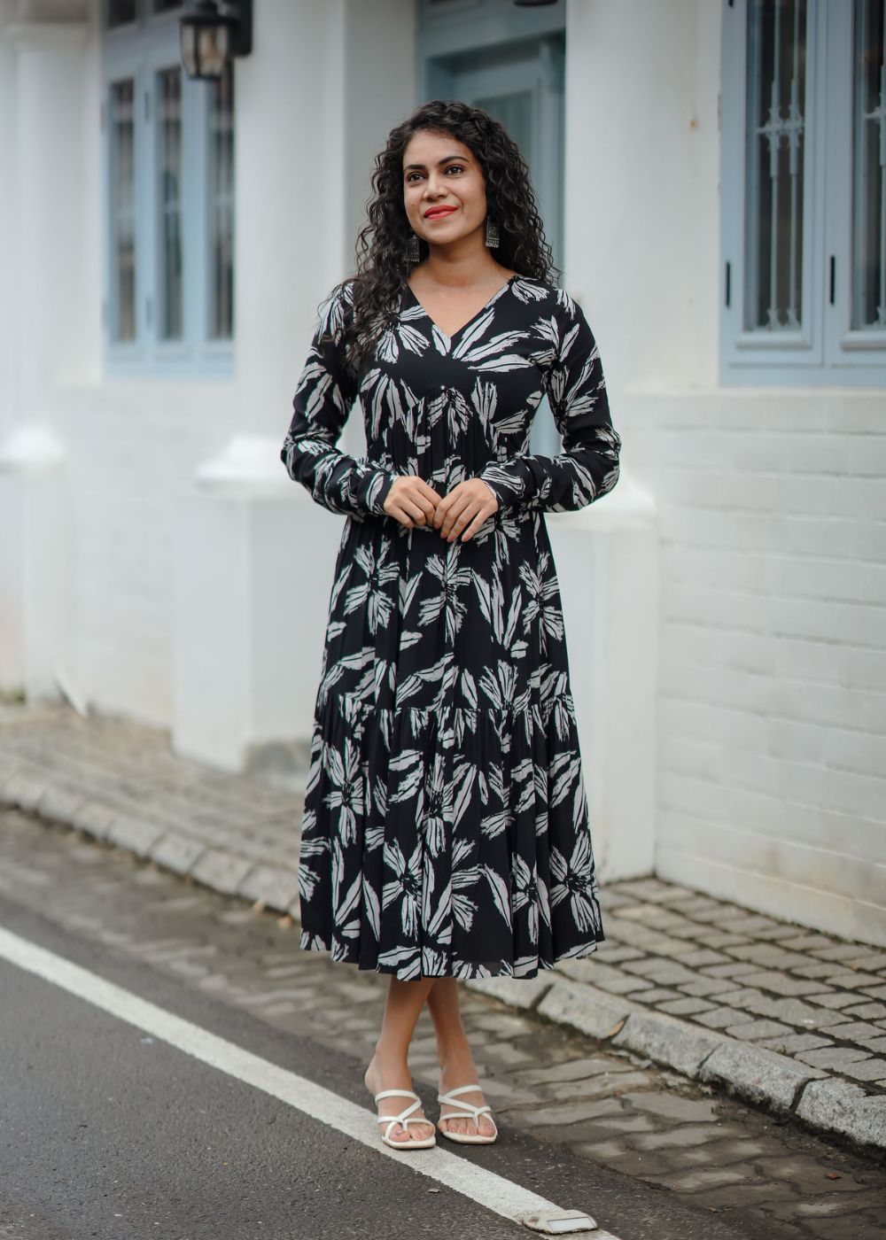 Black Willow – Timeless Elegance in a Graceful Silhouette