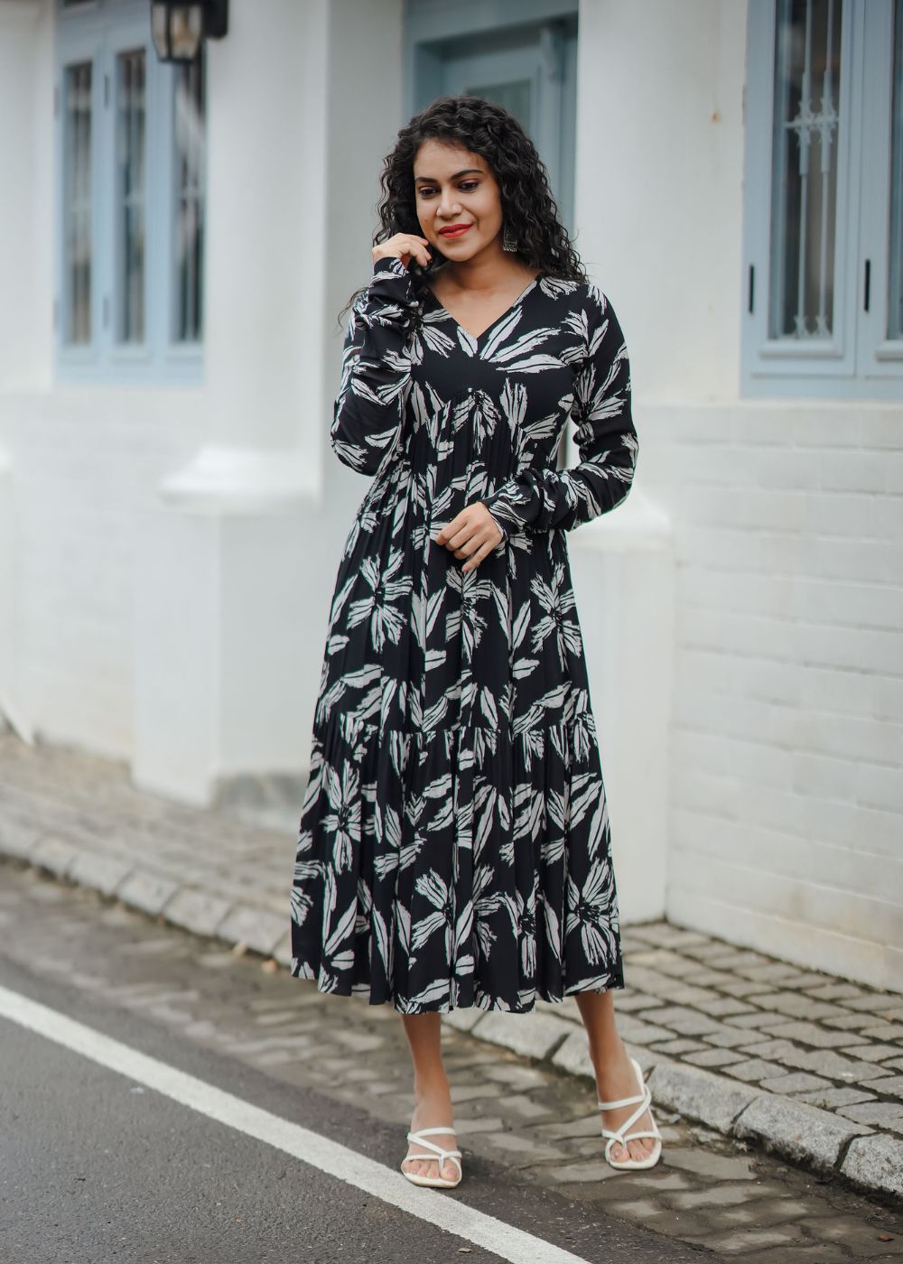 Black Willow – Timeless Elegance in a Graceful Silhouette