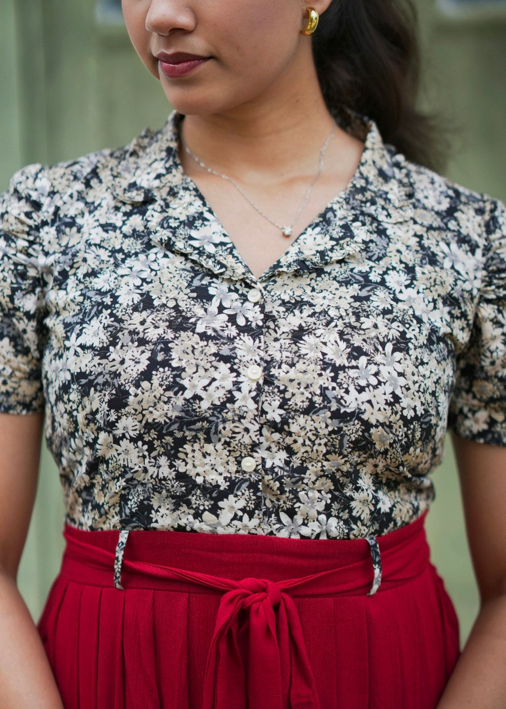 Florette Rouge – Timeless Red Bloom with Elegant Detailing