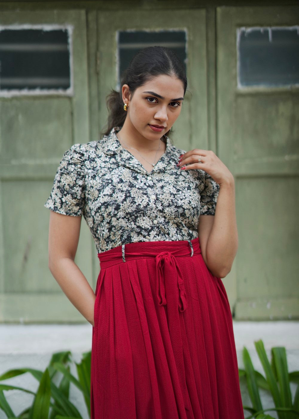 Florette Rouge – Timeless Red Bloom with Elegant Detailing