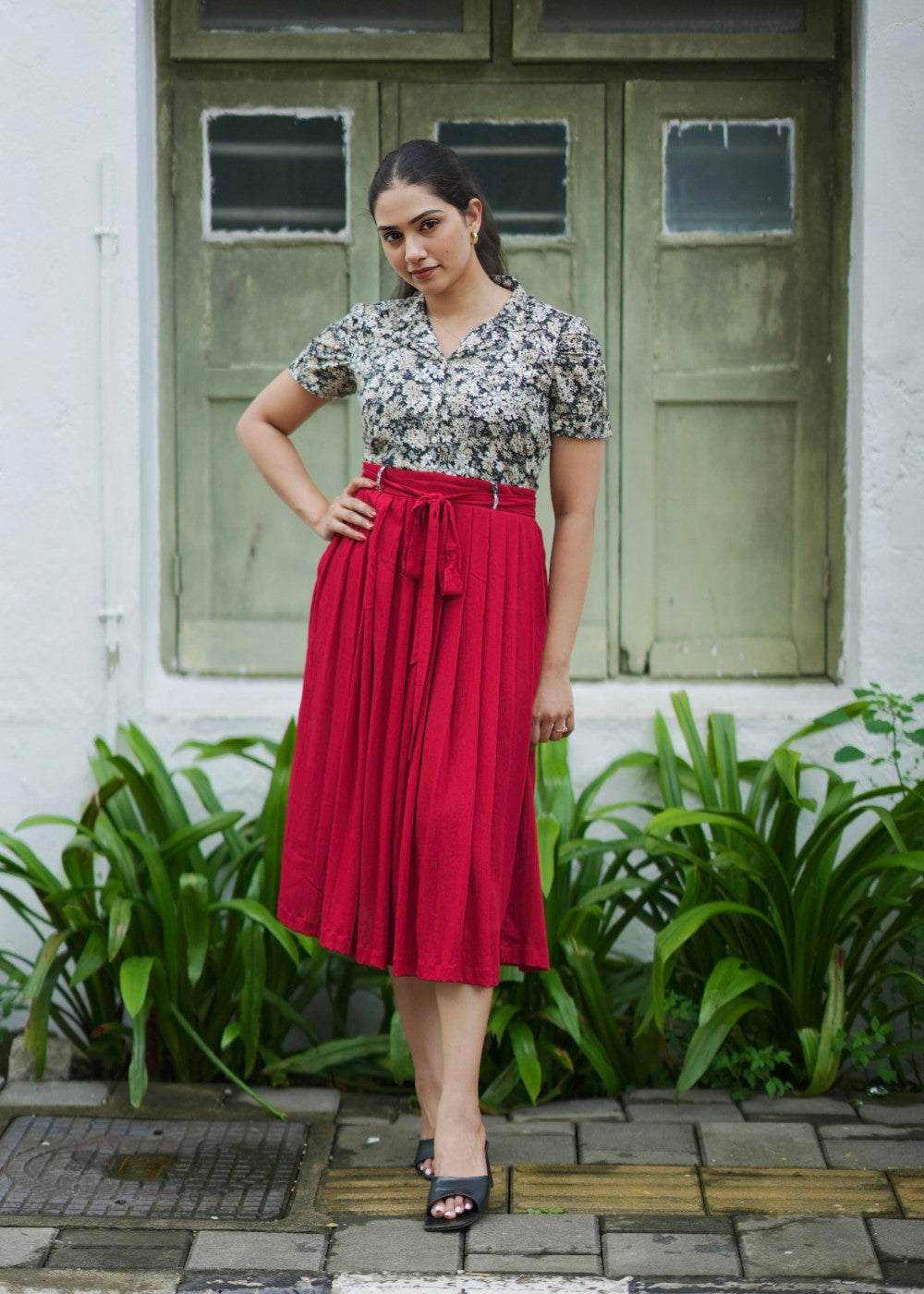 Florette Rouge – Timeless Red Bloom with Elegant Detailing