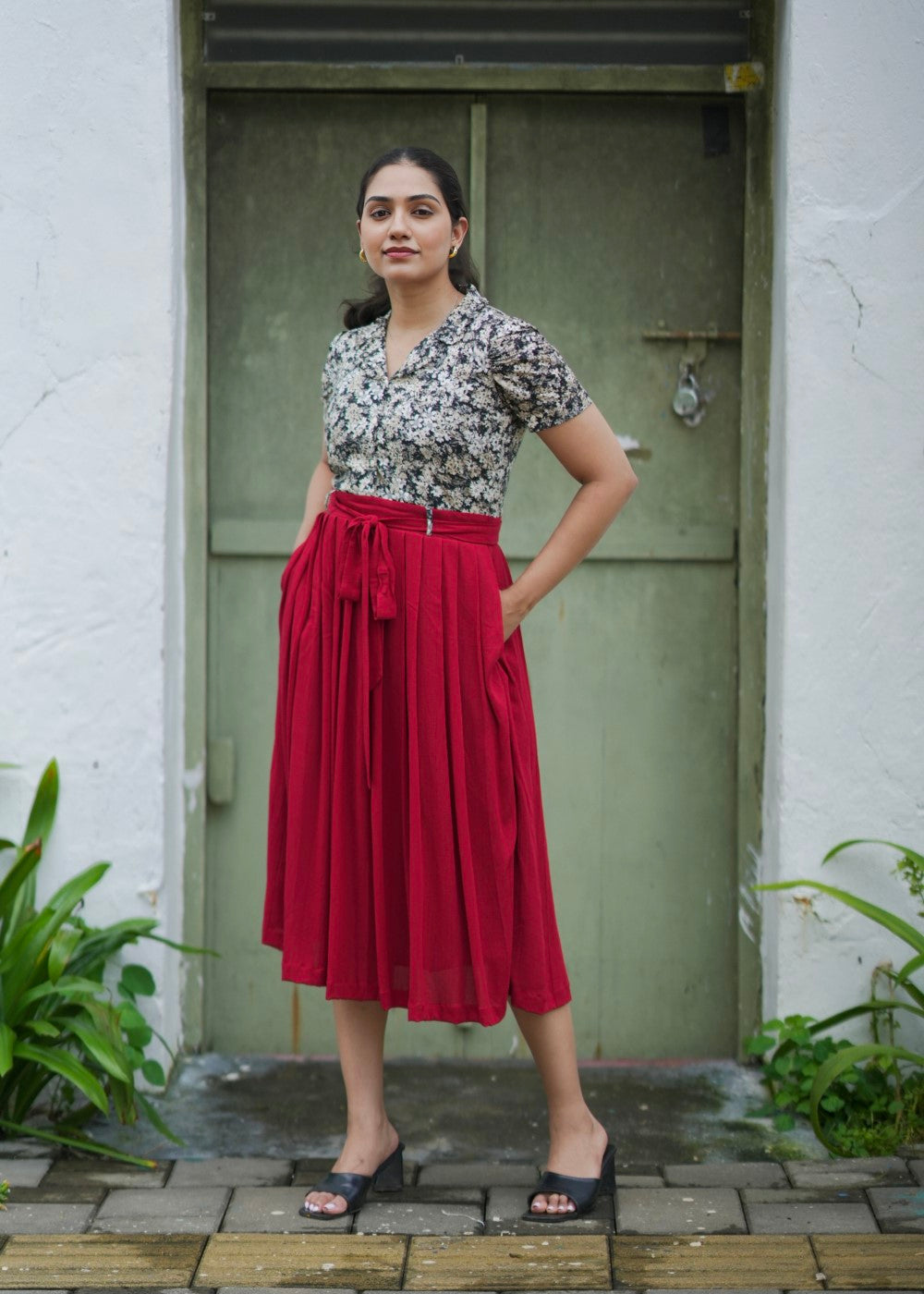 Florette Rouge – Timeless Red Bloom with Elegant Detailing