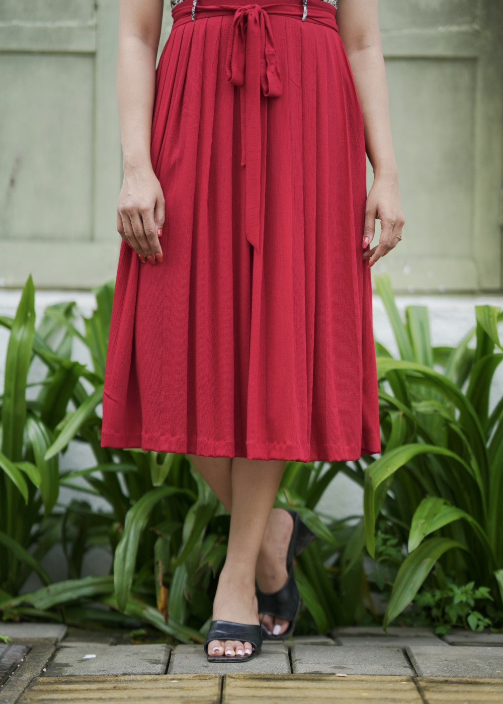 Florette Rouge – Timeless Red Bloom with Elegant Detailing