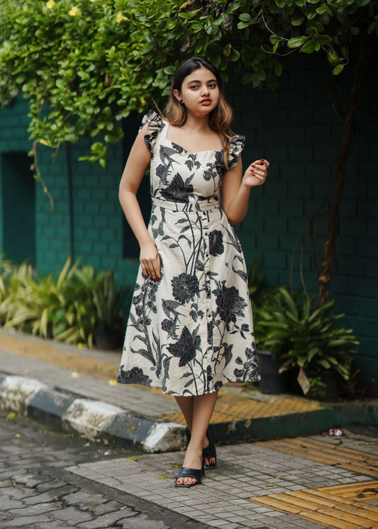 Ink Bloomtide – Artistic Floral Flow with a Contemporary Edge