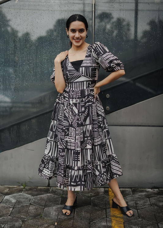 Black Mystic Grid – Contemporary Elegance with a Bold Edge