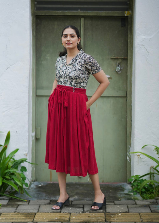 Florette Rouge – Timeless Red Bloom with Elegant Detailing